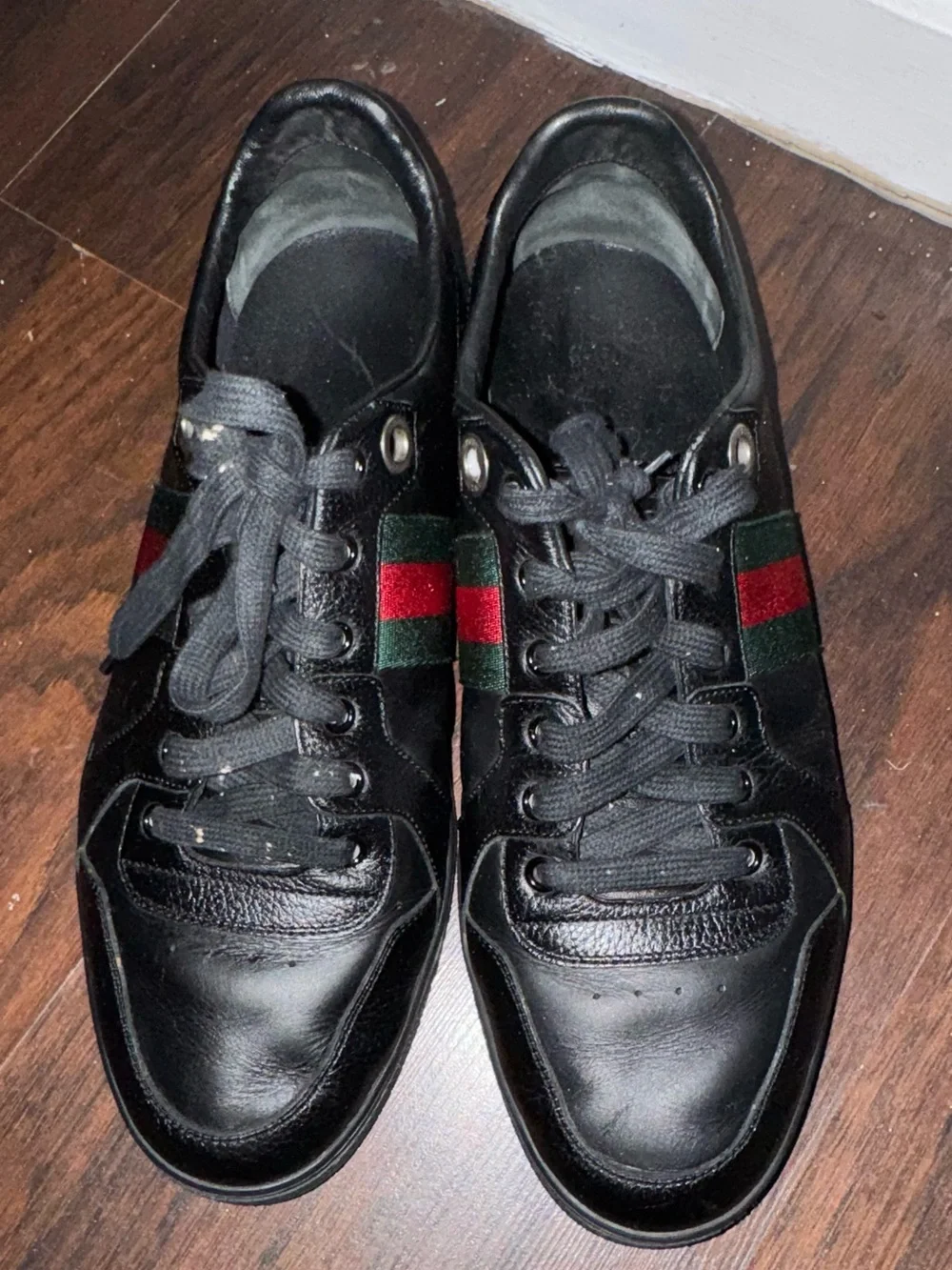 Gucci Black Leather Web Low Top Sneakers with Red and Green